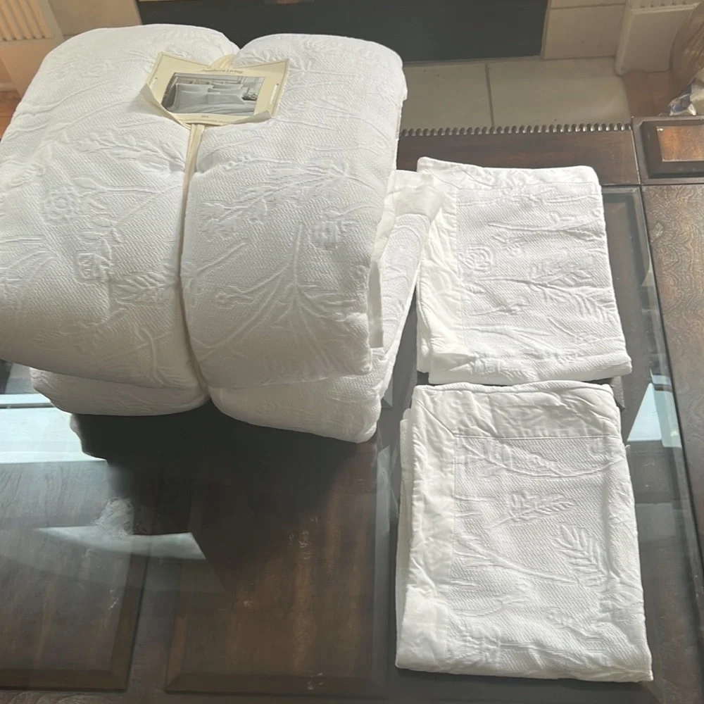 Southern Living Ava Floral Jacquard Comforter Mini Set